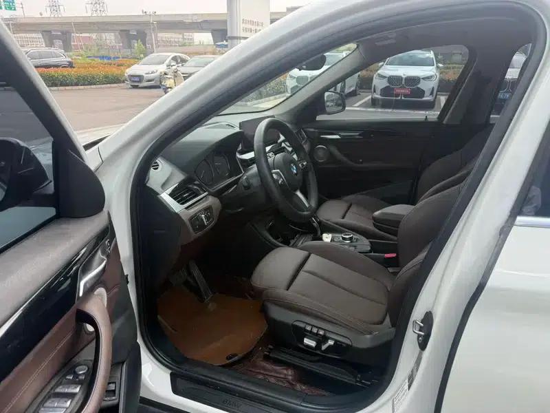 BMW X1 2022 sDrive25Li Leading Edition — миниатюра 13