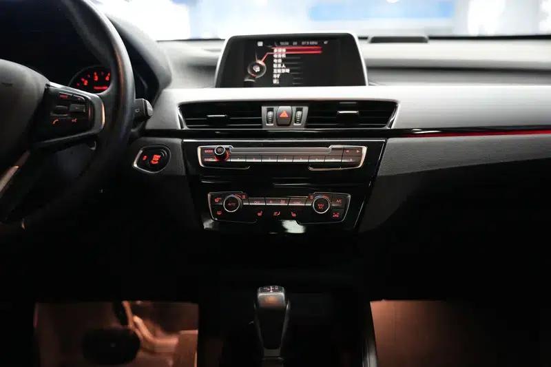 BMW X1 2016 sDrive18Li Premium — миниатюра 11