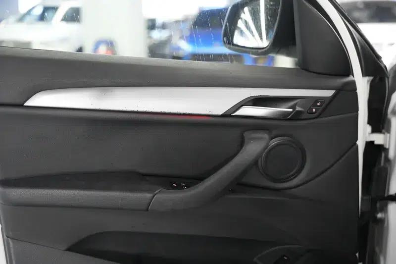 BMW X1 2016 sDrive18Li Premium — миниатюра 9
