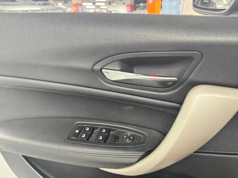 BMW 1 Series (Imported) 2015 118i Leading Edition — миниатюра 12