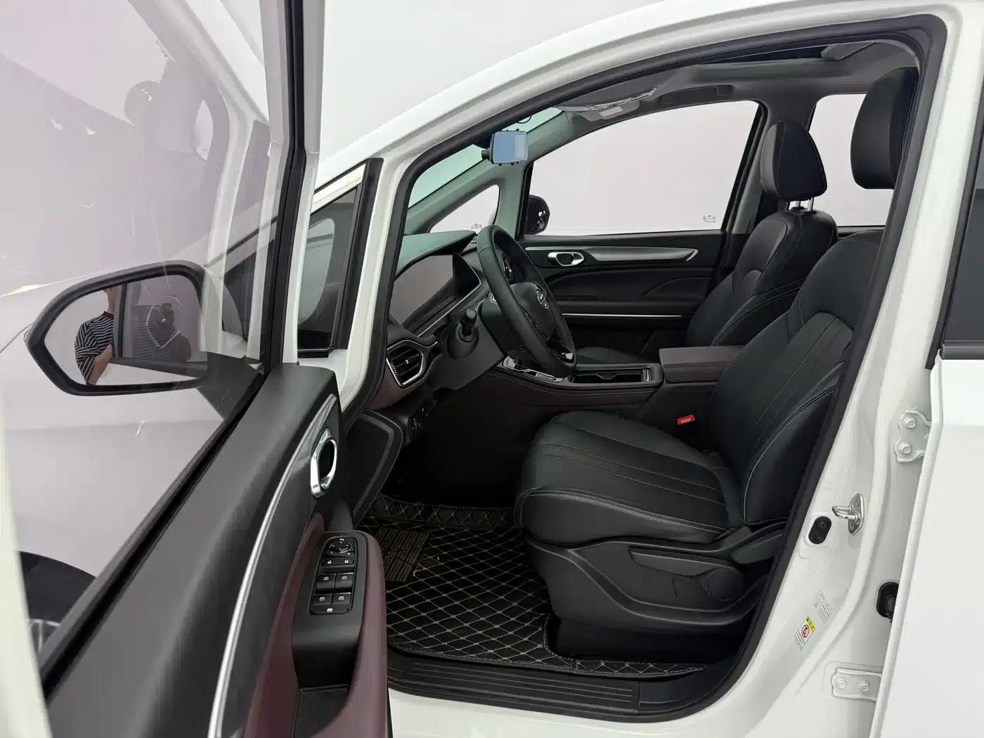 Trumpchi M6 2021 270T DCT Luxury Edition (7-seater) — миниатюра 21