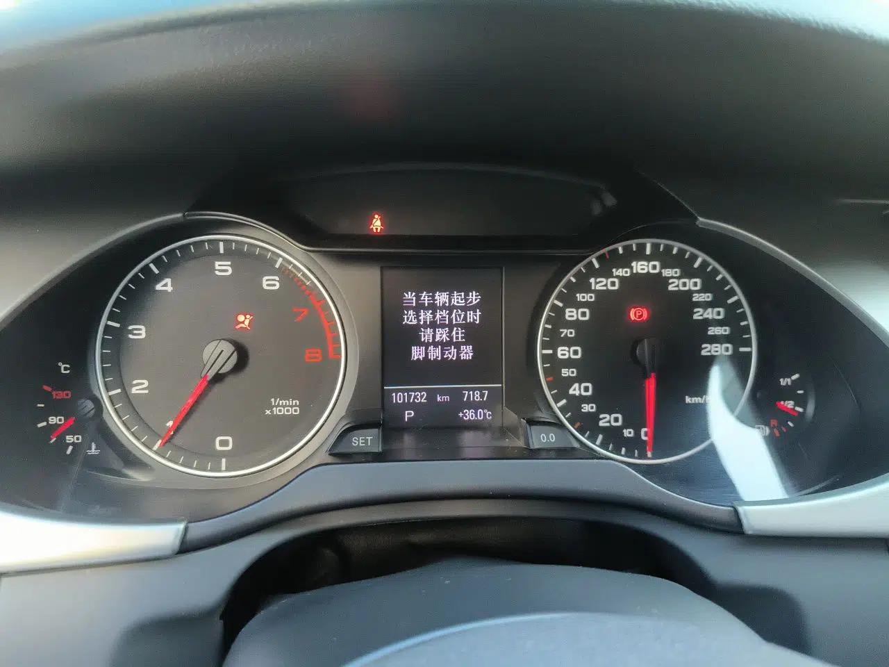 Audi A4L 2012 2.0 TFSI Automatic Technology Model — миниатюра 11