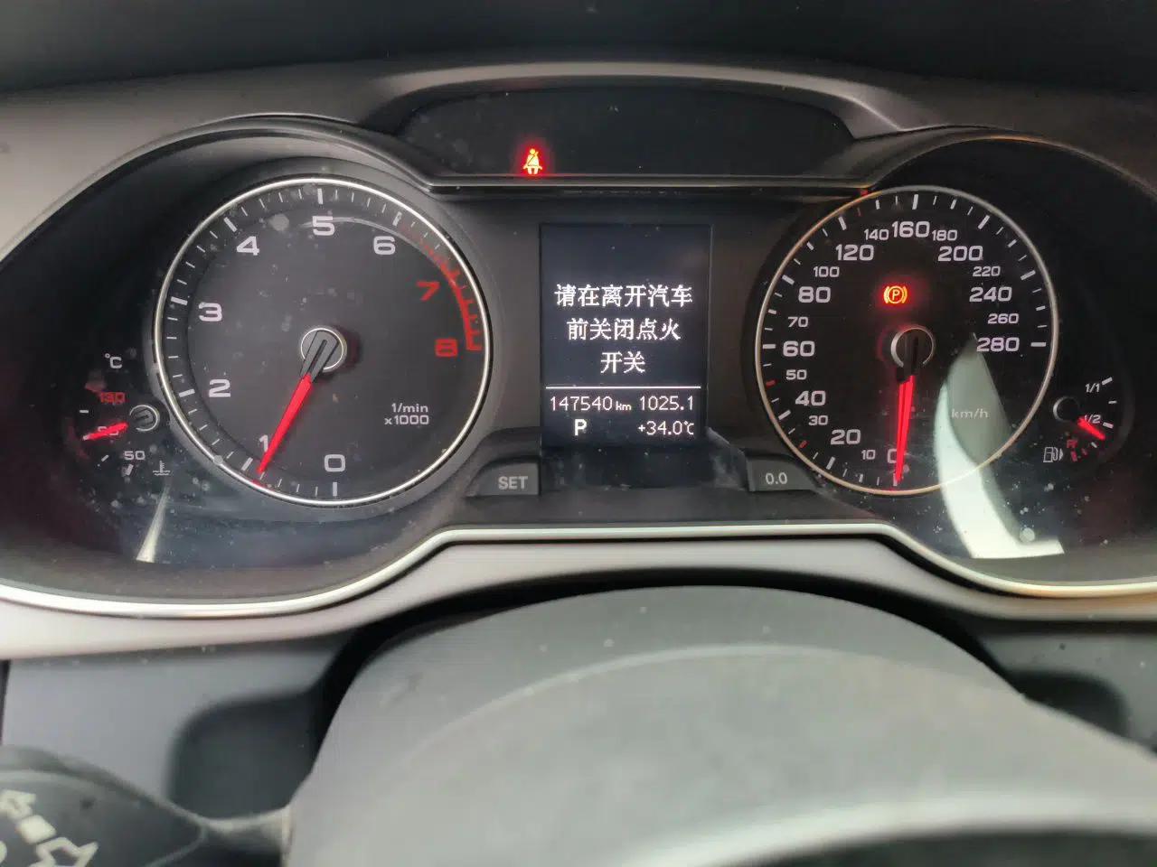 Audi A4L 2015 35 TFSI Automatic Standard Model — миниатюра 11