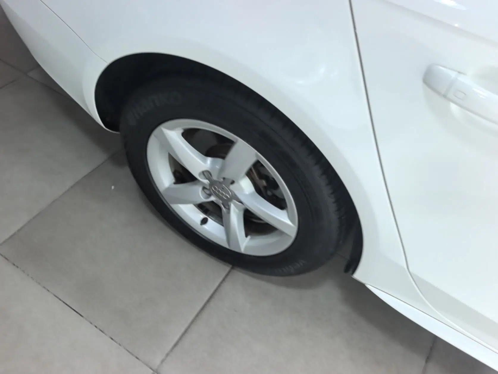 Audi A4L 2015 35 TFSI Automatic Standard Model — миниатюра 11