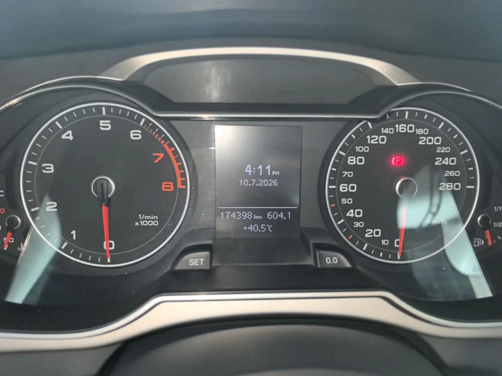 Audi A4L 2015 35 TFSI Automatic Standard Model — миниатюра 14