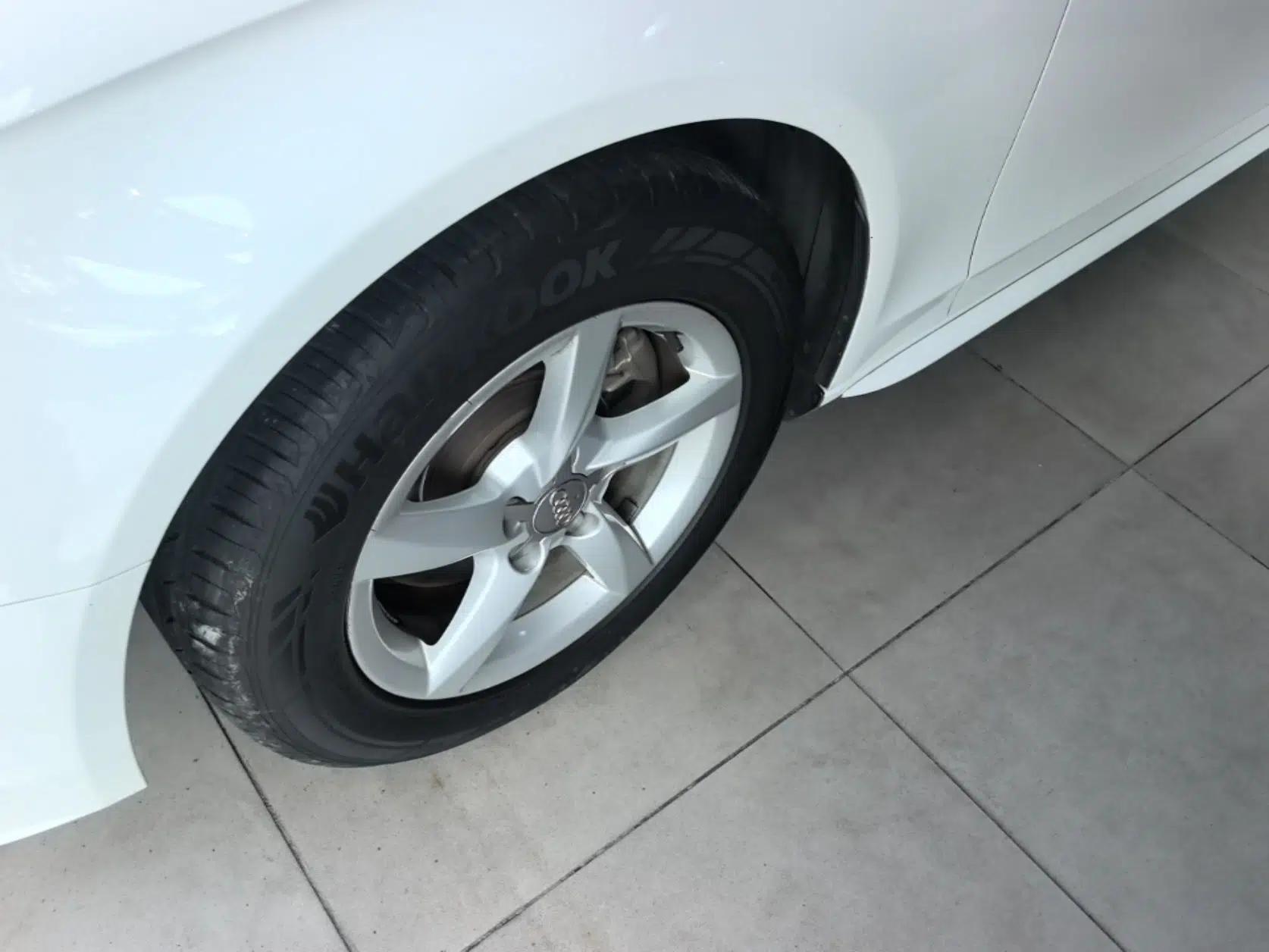 Audi A4L 2015 35 TFSI Automatic Standard Model — миниатюра 10