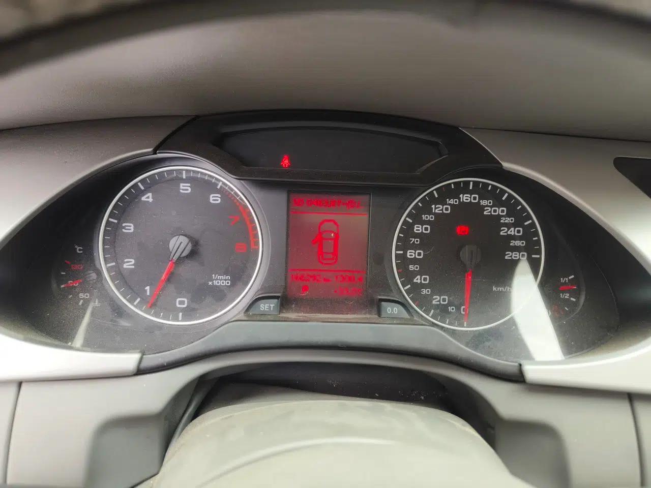 Audi A4L 2010 2.0 TFSI Standard Edition — миниатюра 11