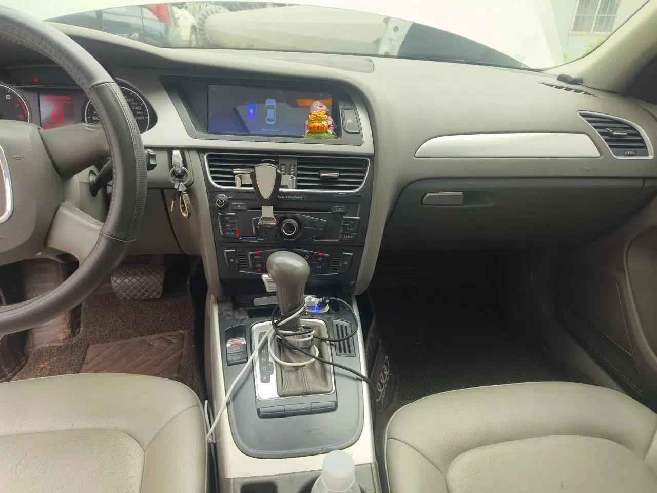 Audi A4L 2010 2.0 TFSI Standard Edition — миниатюра 13