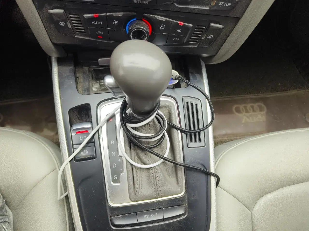 Audi A4L 2010 2.0 TFSI Standard Edition — миниатюра 14