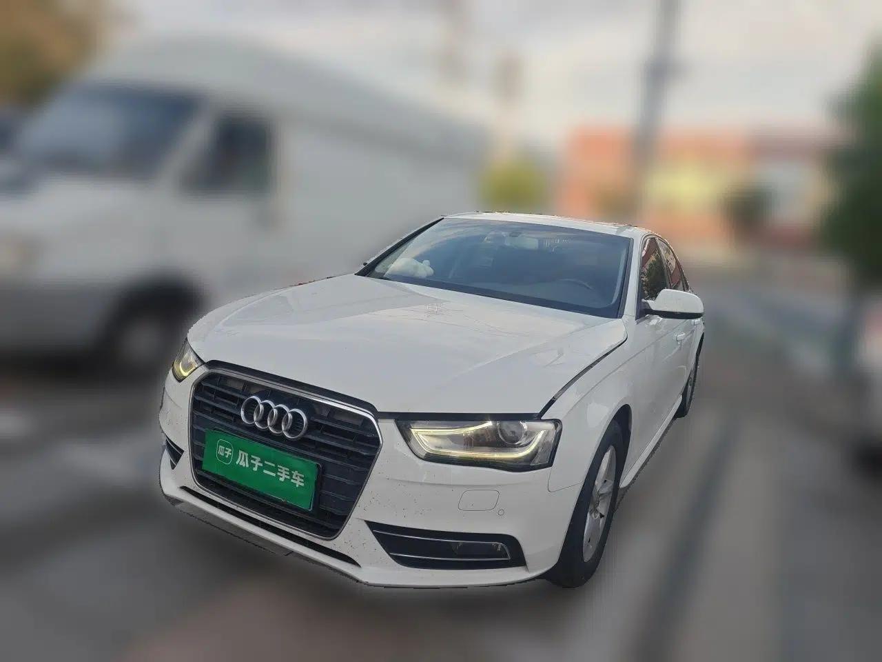 Audi A4L 2013 35 TFSI Automatic Comfort Model — миниатюра 1