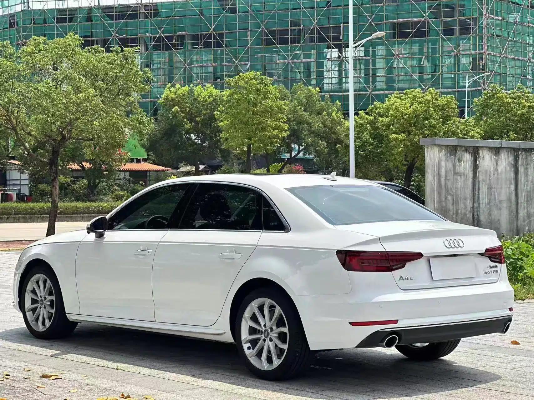 Audi A4L 2018 30th Anniversary Edition 40 TFSI Trendy Model — миниатюра 4