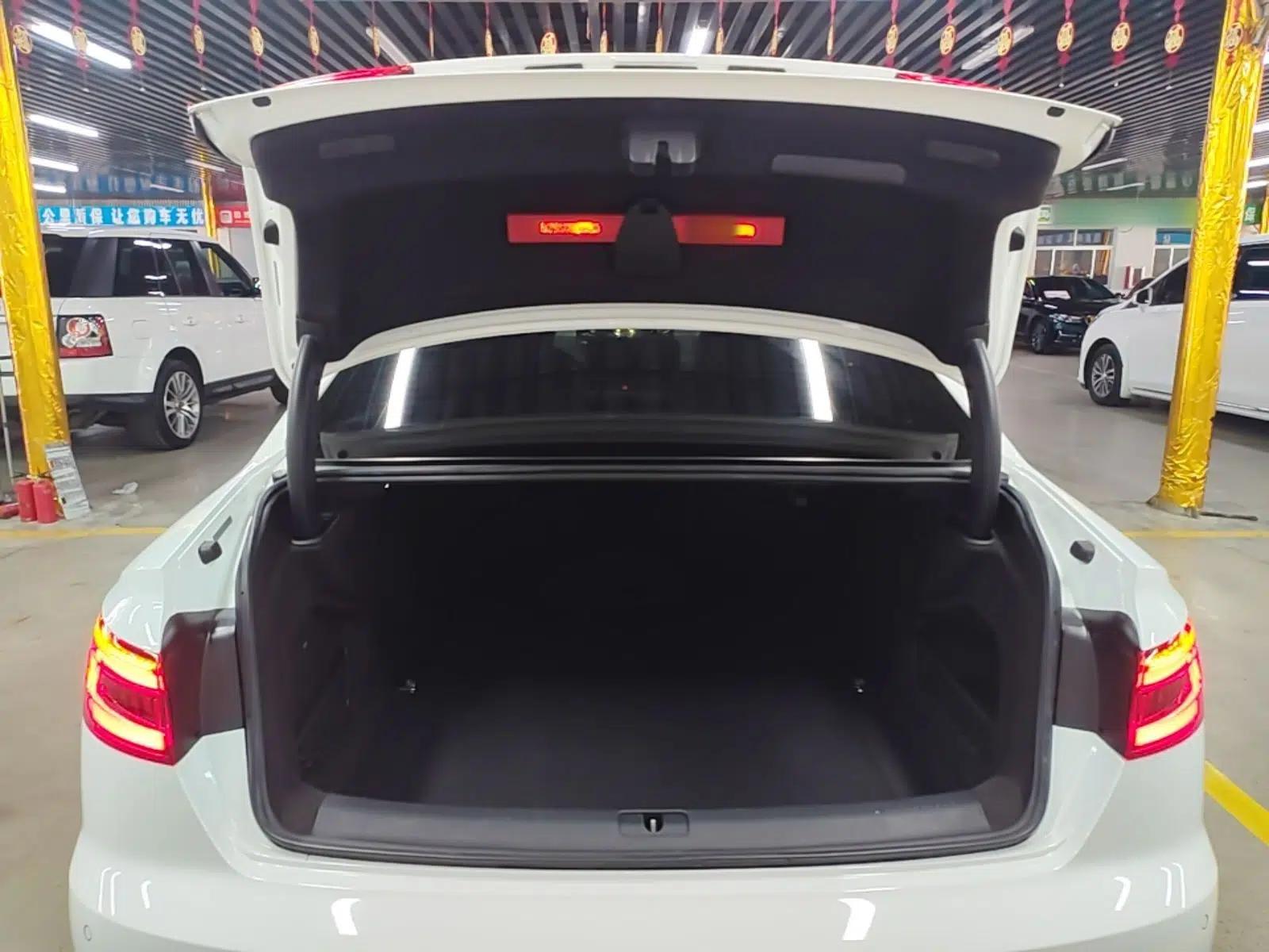 Audi A4L 2019 40 TFSI Fashion Edition China VI Emission Standard — миниатюра 22