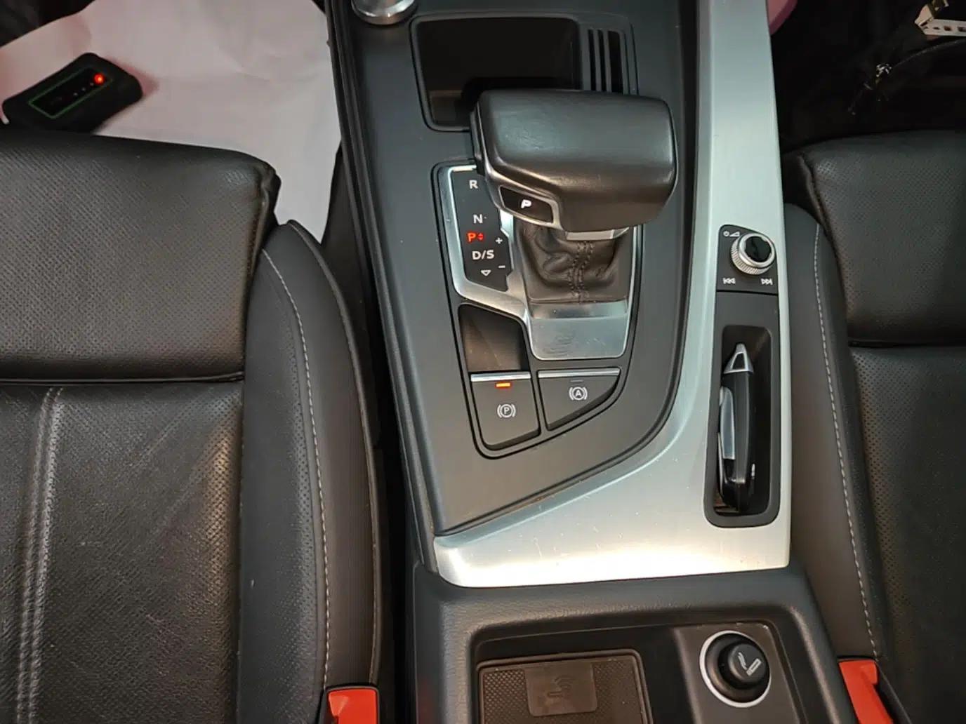 Audi A4L 2020 40 TFSI Luxury Dynamic Model — миниатюра 16