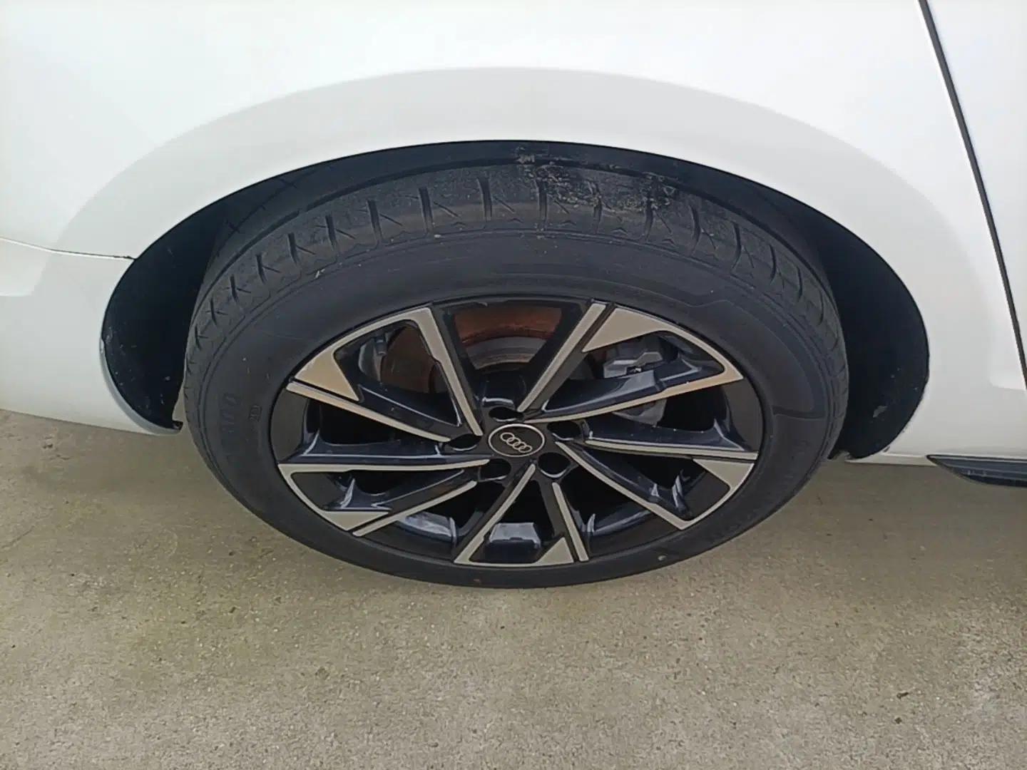 Audi A4L 2023 40 TFSI Luxury Dynamic Model — миниатюра 11