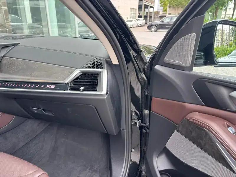 BMW X5 2023 xDrive30Li M Sport Shadow Edition — миниатюра 7