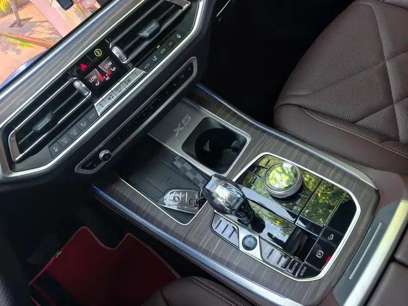 BMW X5 2022 xDrive 40Li M Sport Package — миниатюра 16
