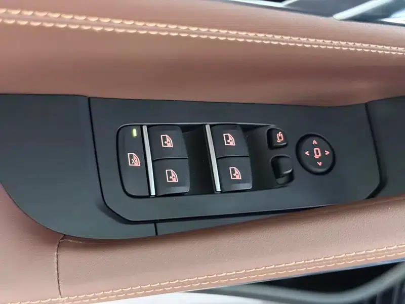 2023 BMW X6 xDrive40i M Sport Package (Facelift) — миниатюра 26