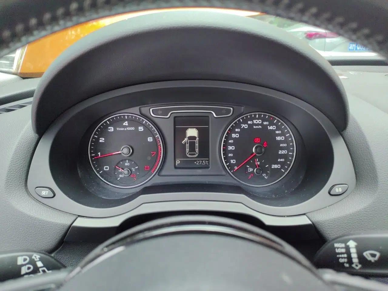 Audi Q3 2015 35 TFSI Comfort Model — миниатюра 11
