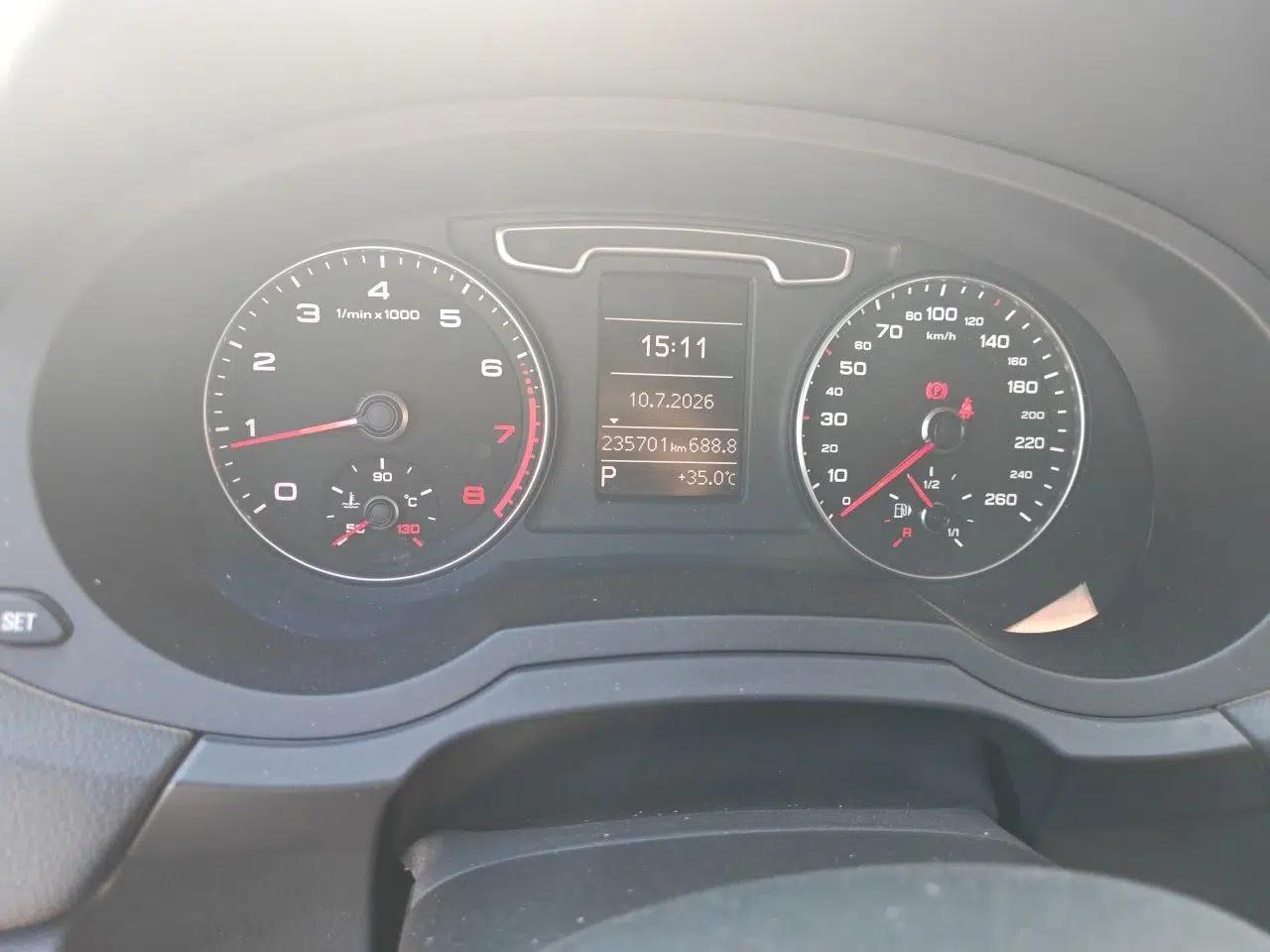 Audi Q3 2015 30 TFSI Comfort Model — миниатюра 12