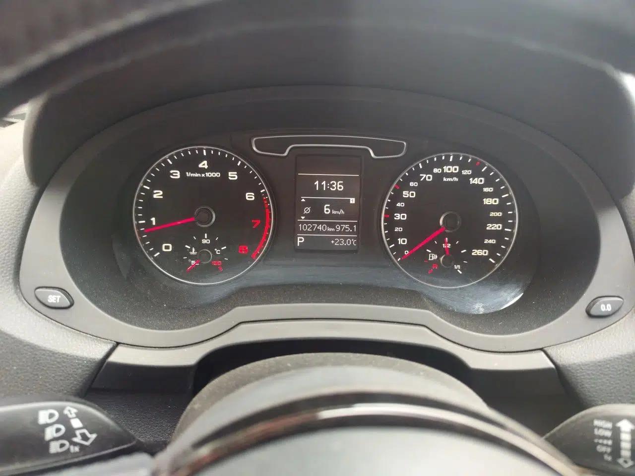 Audi Q3 2015 30 TFSI Comfort Model — миниатюра 11