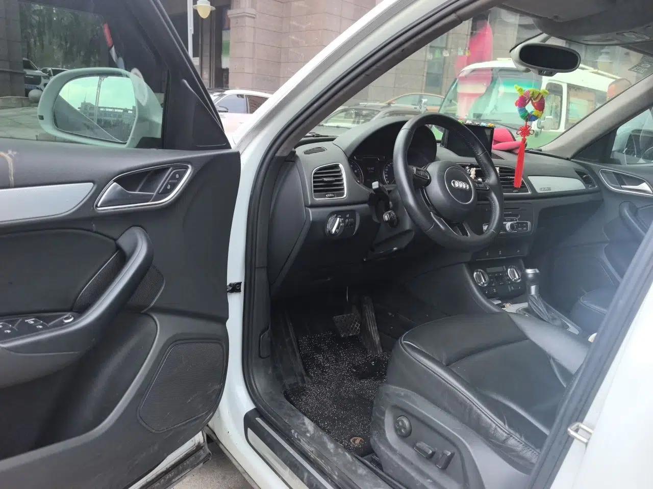 Audi Q3 2013 35 TFSI quattro Comfort Model — миниатюра 16