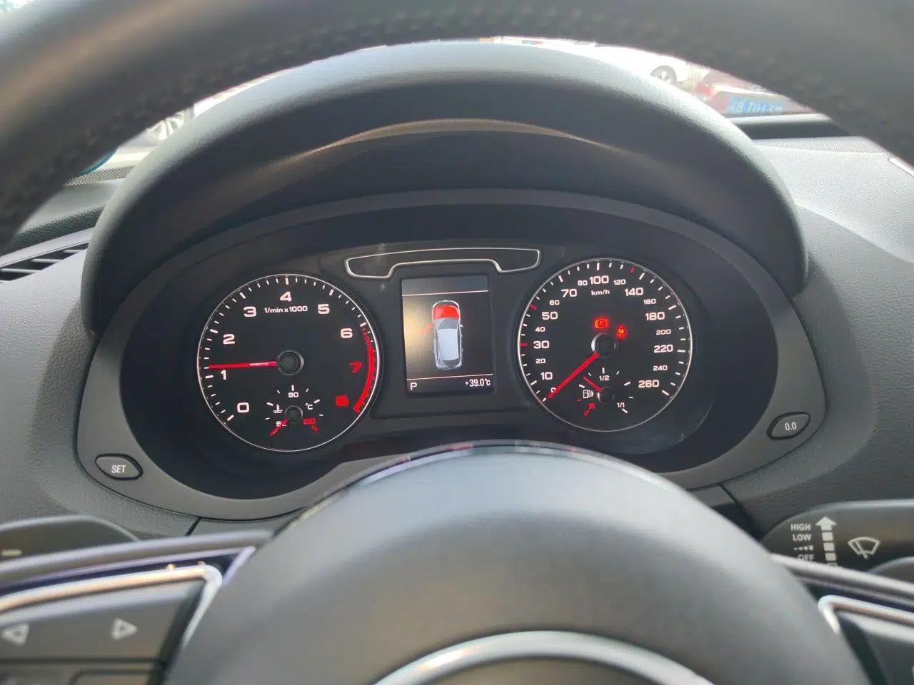 Audi Q3 2012 35 TFSI quattro Comfort Model — миниатюра 11
