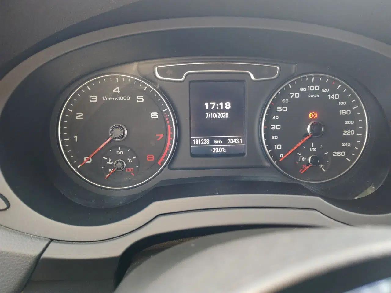 Audi Q3 2012 35 TFSI quattro Comfort Model — миниатюра 12