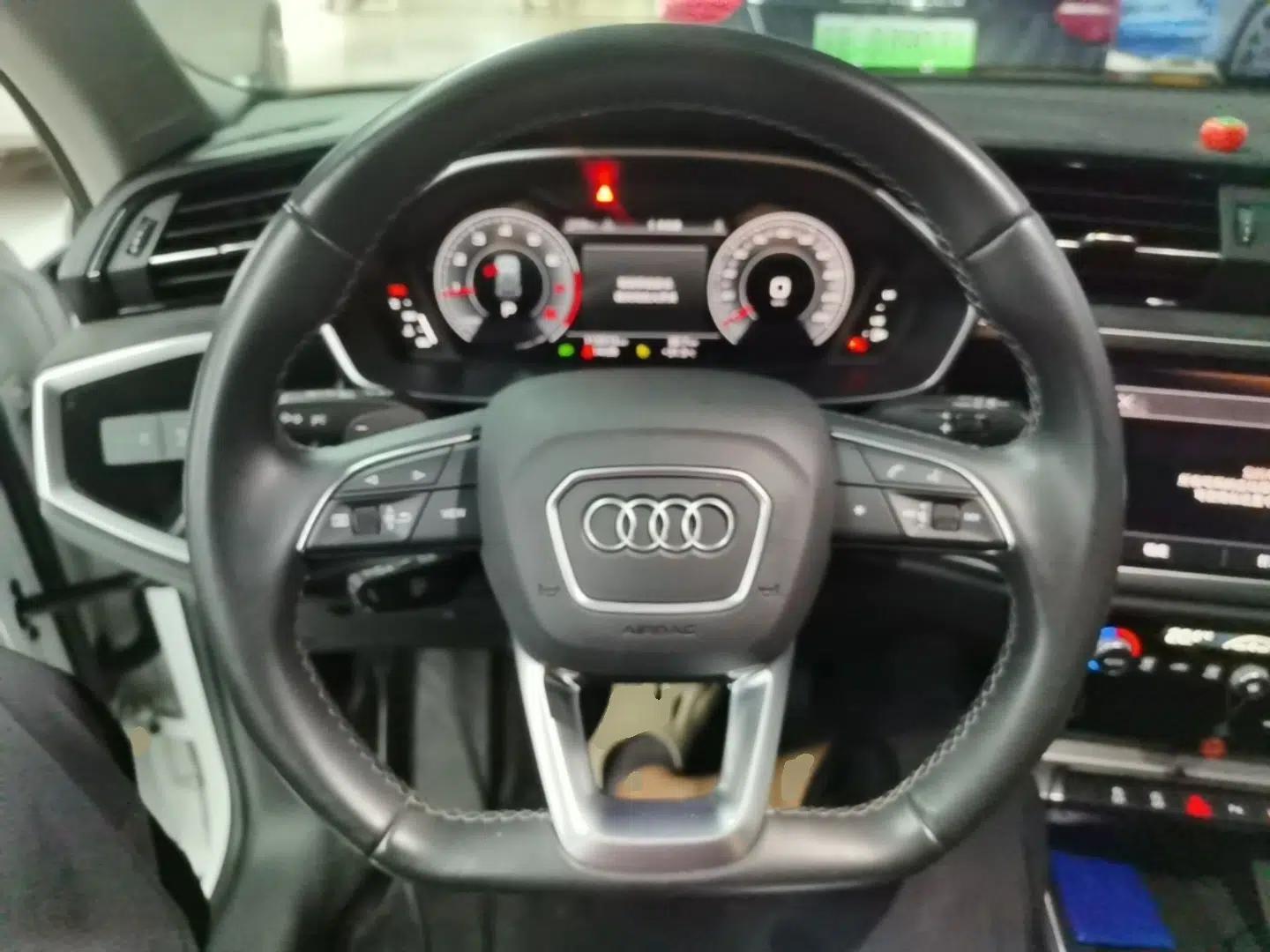 Audi Q3 2022 35 TFSI Fashion Dynamic Model — миниатюра 13