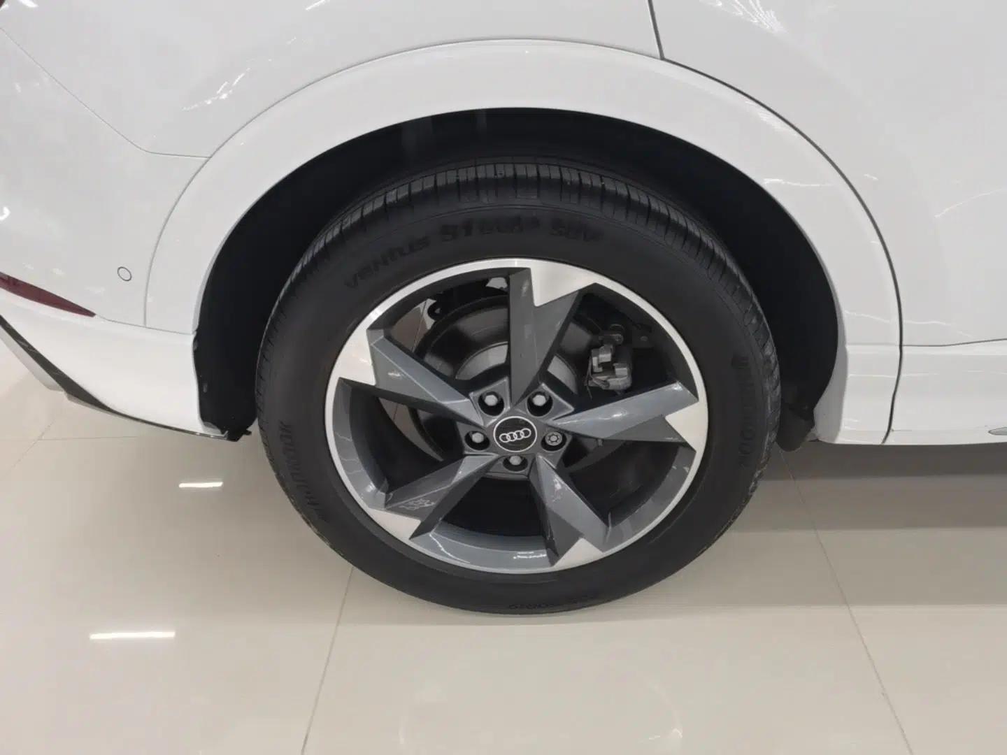 Audi Q3 2024 35 TFSI Fashion Dynamic Edition — миниатюра 11