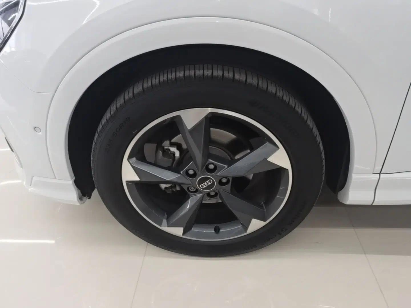 Audi Q3 2024 35 TFSI Fashion Dynamic Edition — миниатюра 10