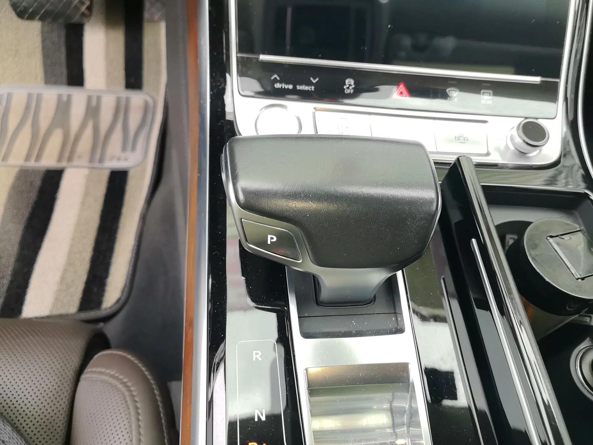 Audi A8 2019 A8L 55 TFSI quattro Luxury Model — миниатюра 14