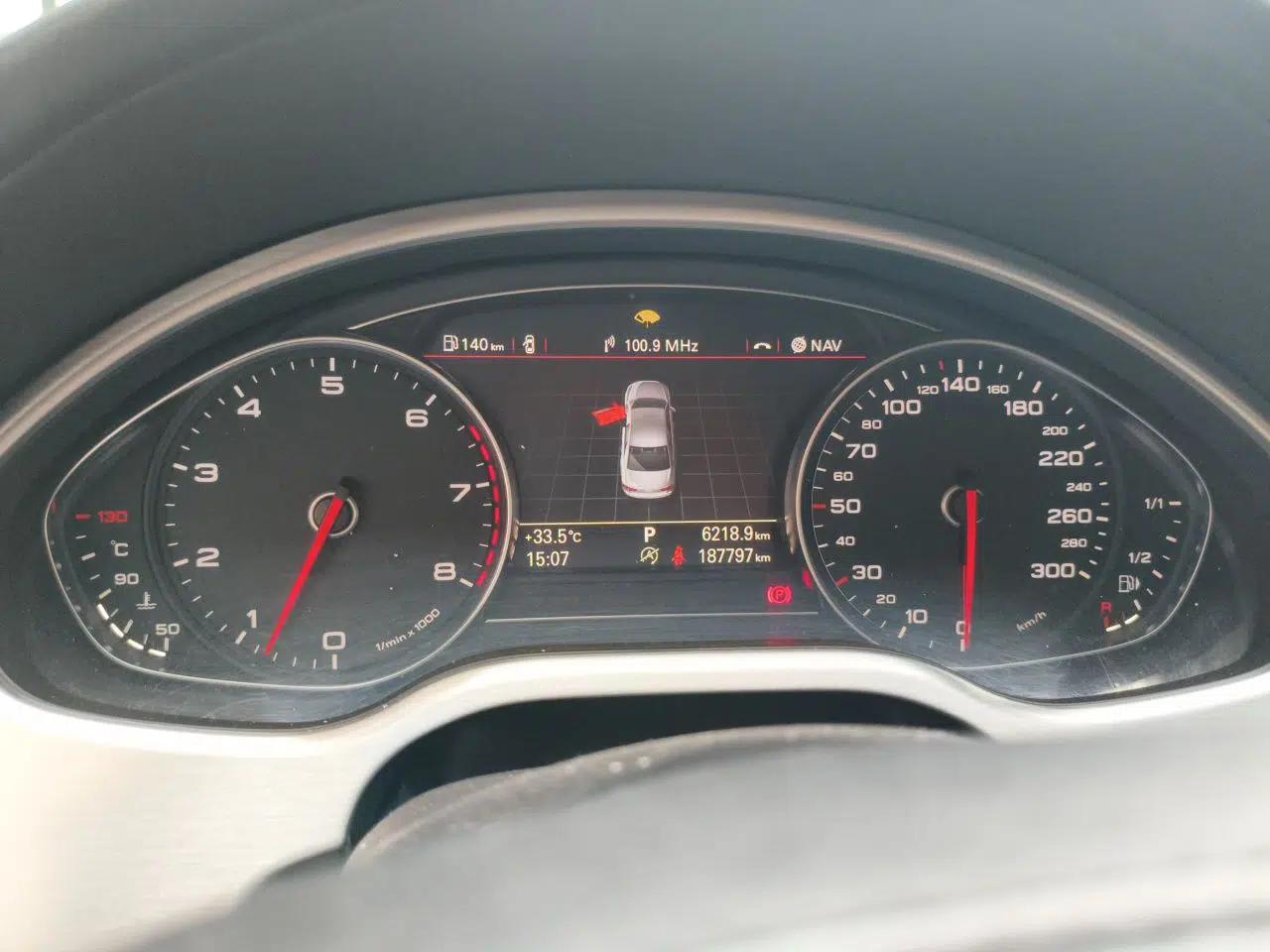 Audi A8 2012 A8L 50 TFSI quattro Comfort model — миниатюра 11