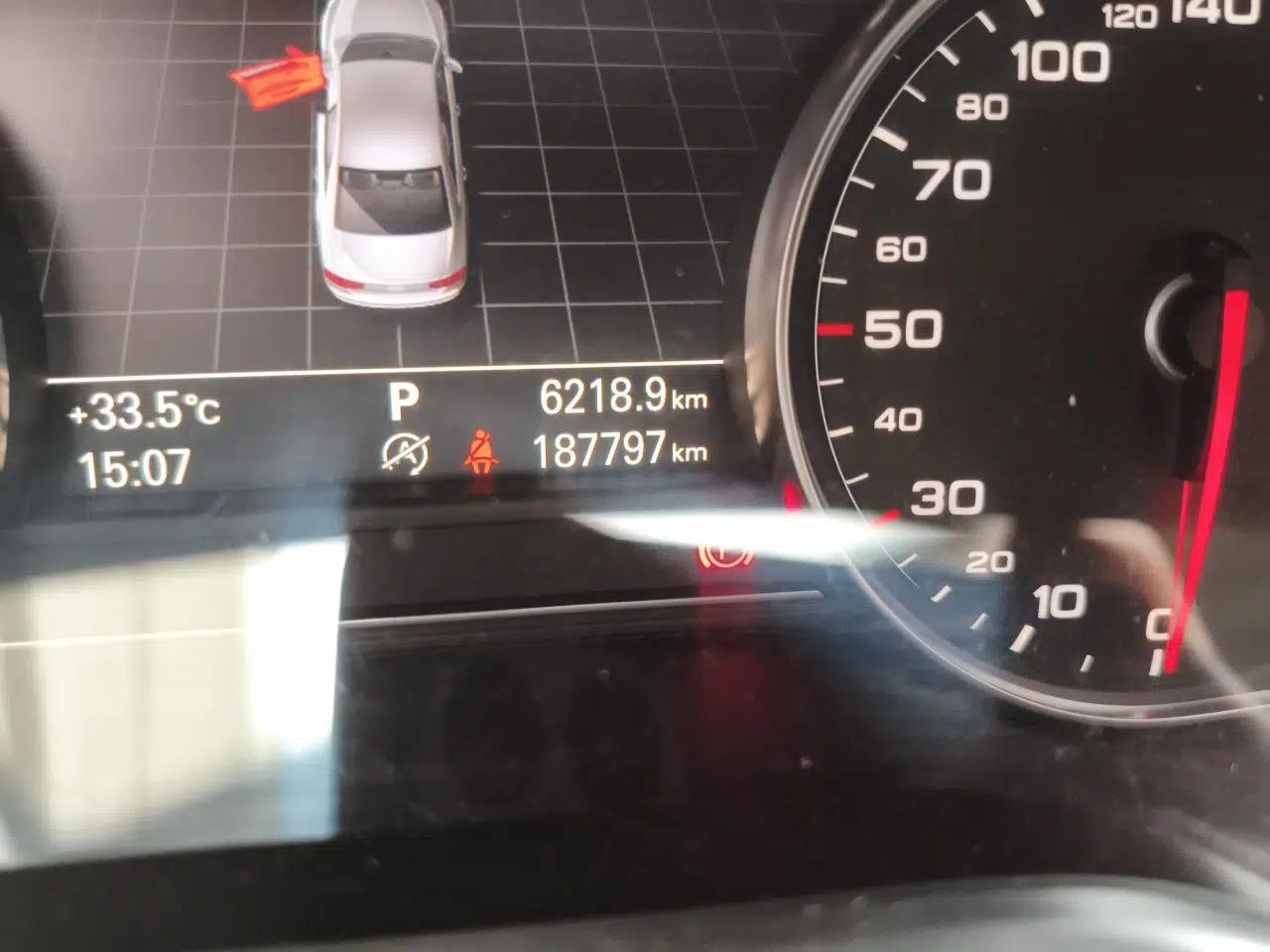Audi A8 2012 A8L 50 TFSI quattro Comfort model — миниатюра 12