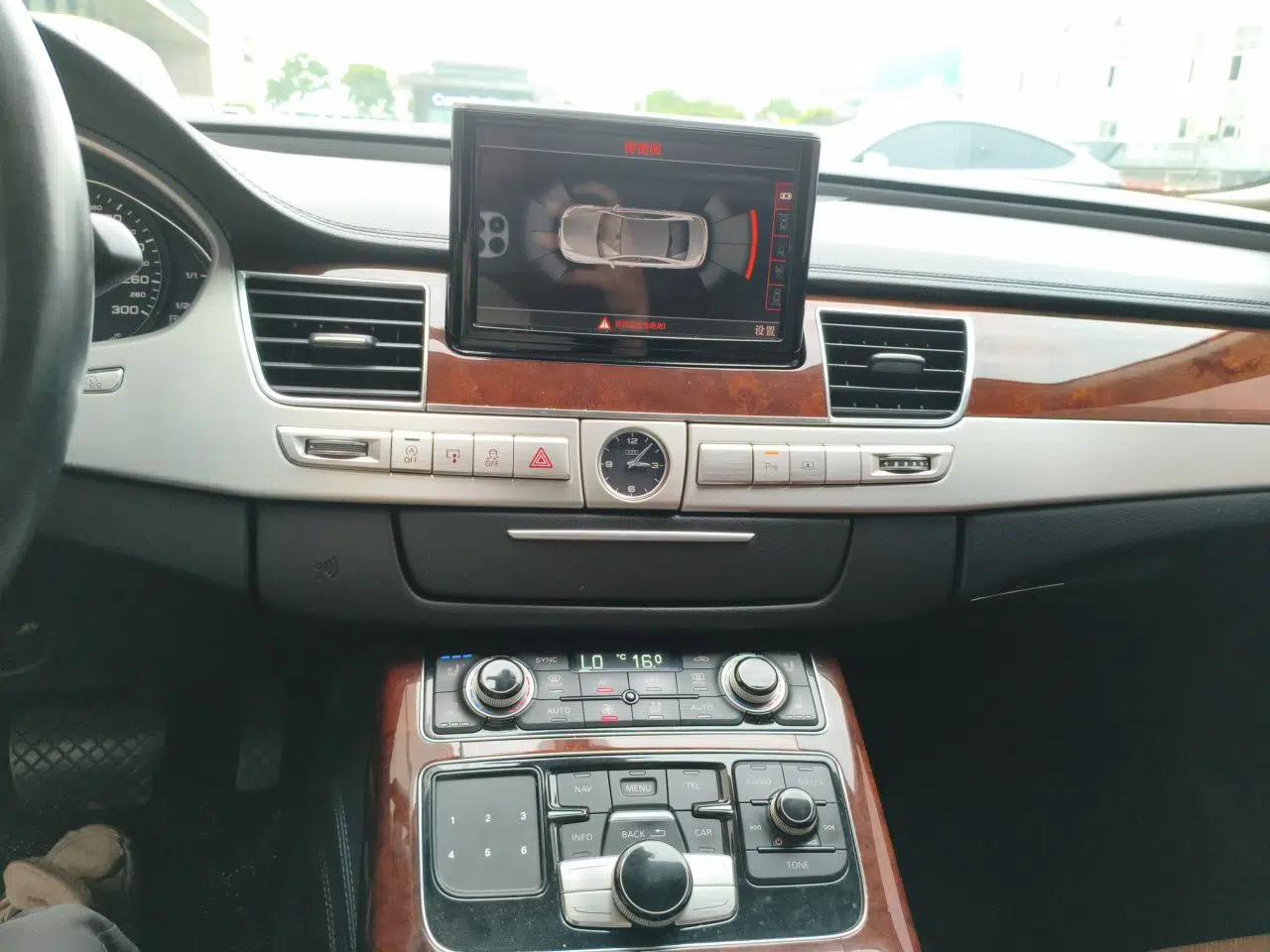 Audi A8 2012 A8L 50 TFSI quattro Comfort model — миниатюра 13