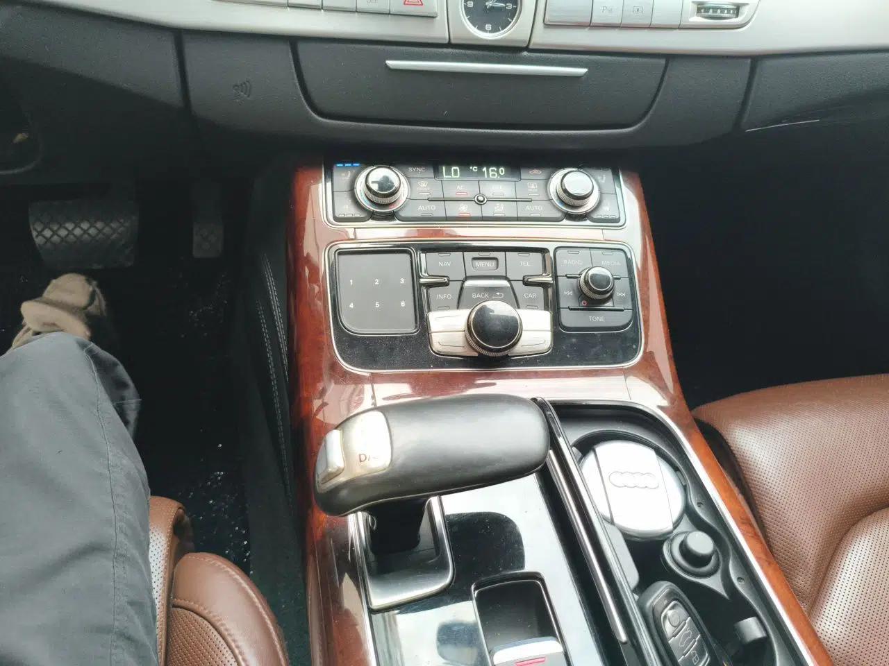 Audi A8 2012 A8L 50 TFSI quattro Comfort model — миниатюра 14