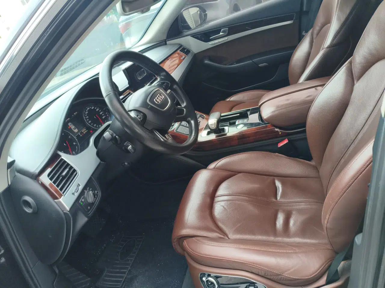 Audi A8 2012 A8L 50 TFSI quattro Comfort model — миниатюра 15