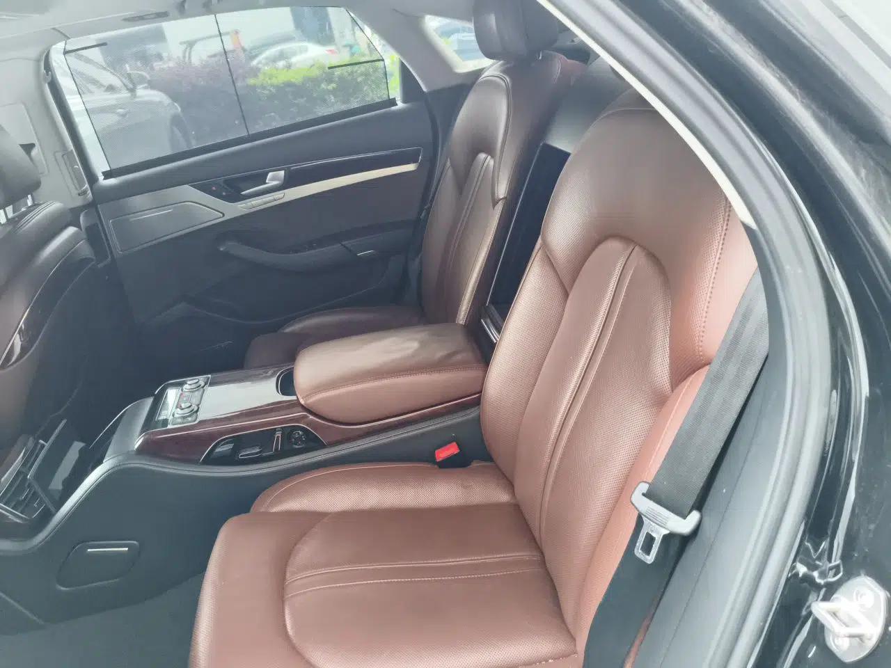 Audi A8 2012 A8L 50 TFSI quattro Comfort model — миниатюра 17