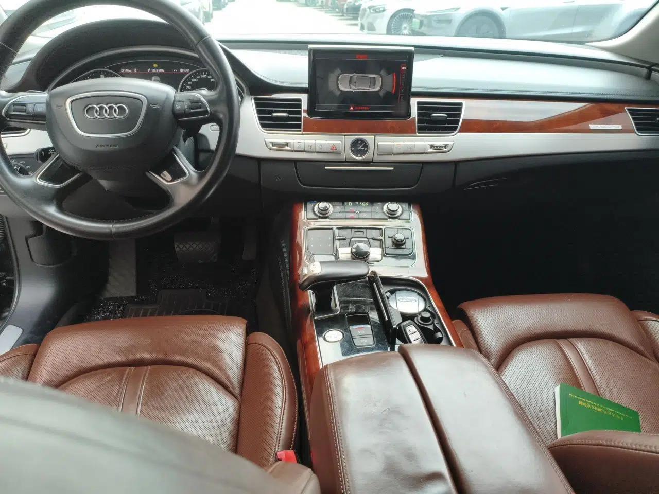 Audi A8 2012 A8L 50 TFSI quattro Comfort model — миниатюра 9