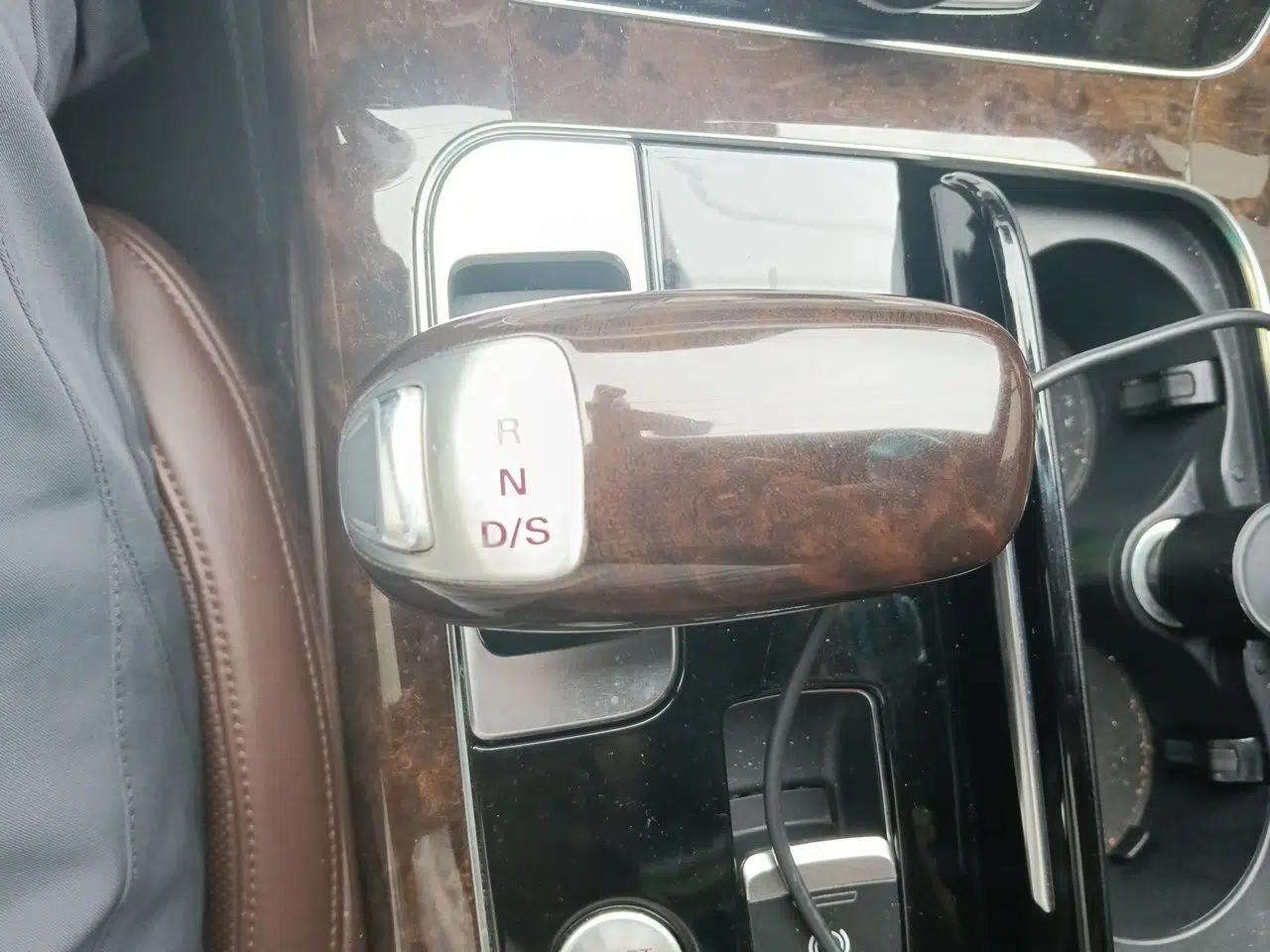 Audi A8 2014 A8L 45 TFSI quattro Luxury Model — миниатюра 14
