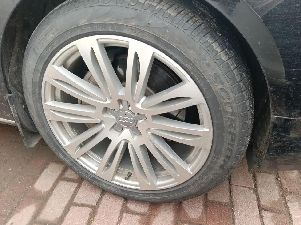 Audi A8 2014 A8L 45 TFSI quattro Luxury Model — миниатюра 8