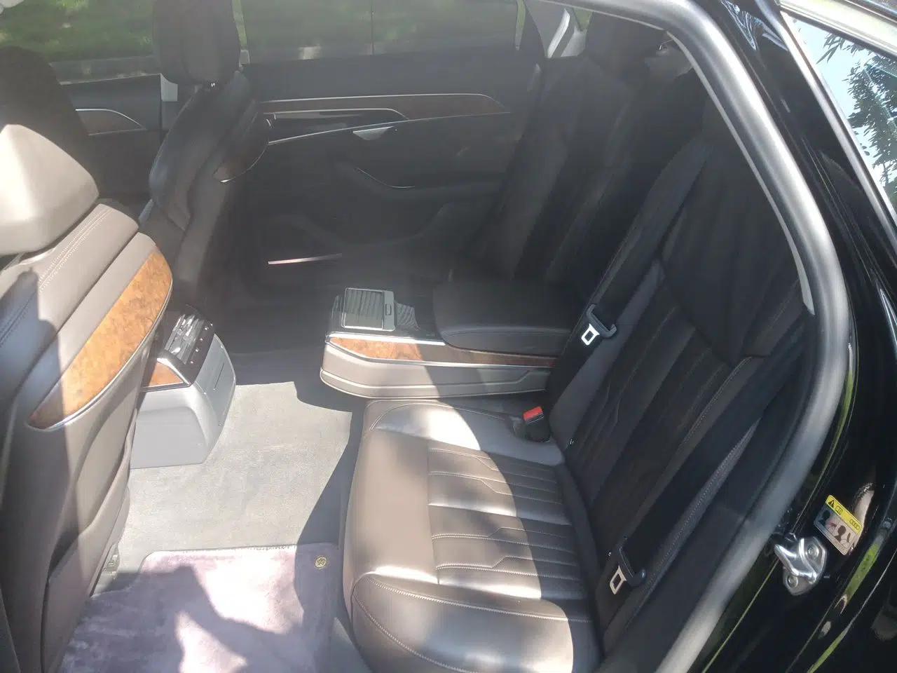 Audi A8 2018 A8L 55 TFSI quattro Launch Edition Prestige Model — миниатюра 17
