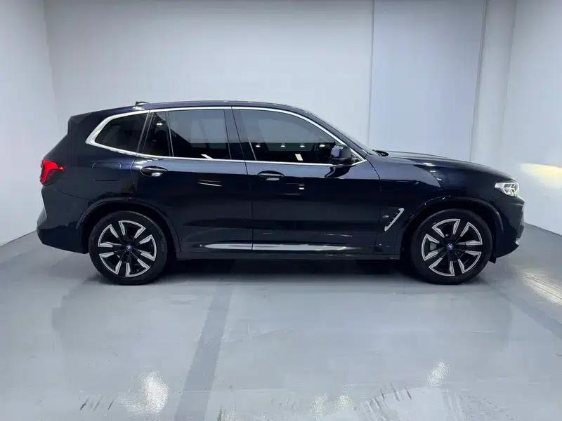 BMW iX3 2023 Leading Edition — миниатюра 8