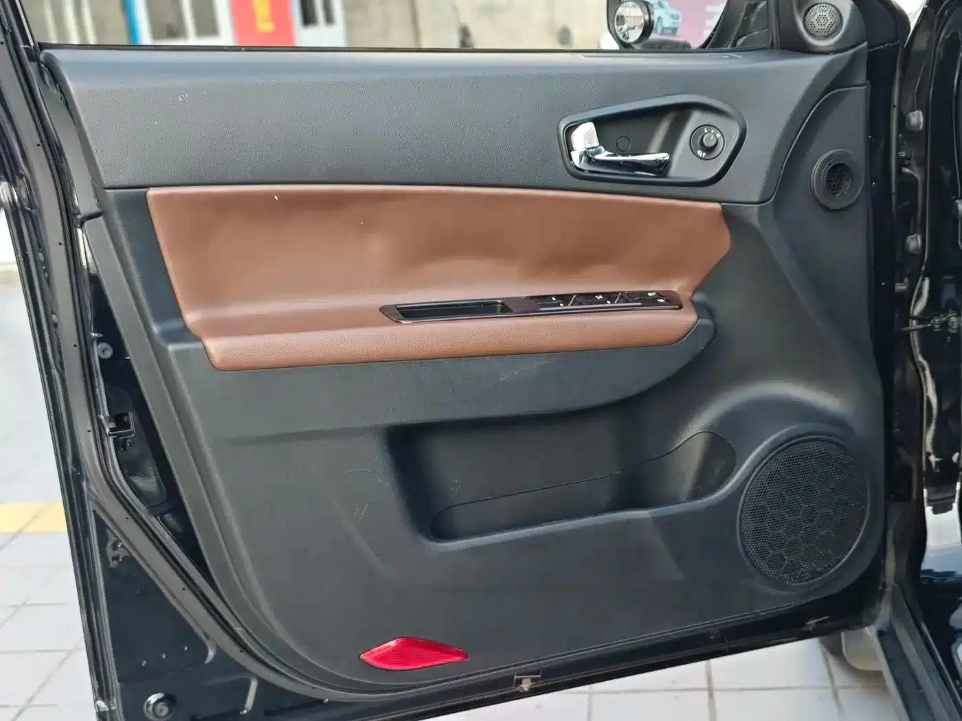 Trumpchi GS5 Super 2016 2.0L Automatic 2WD Premium Edition — миниатюра 16