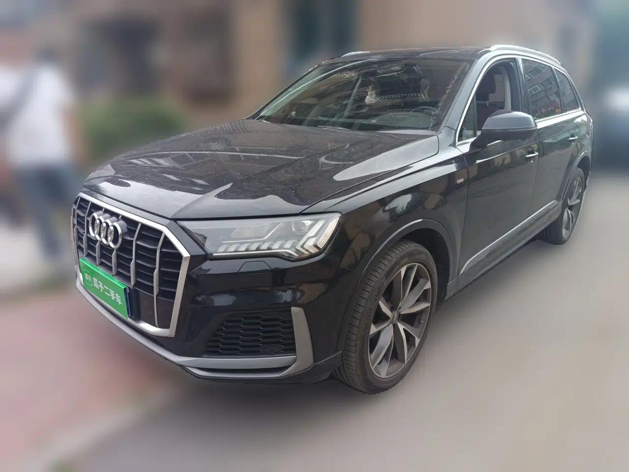 Audi Q7 2020 55 TFSI quattro S line sports model — миниатюра 1