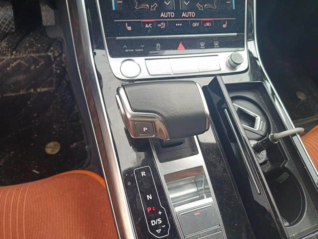 Audi Q7 2020 55 TFSI quattro S line sports model — миниатюра 14
