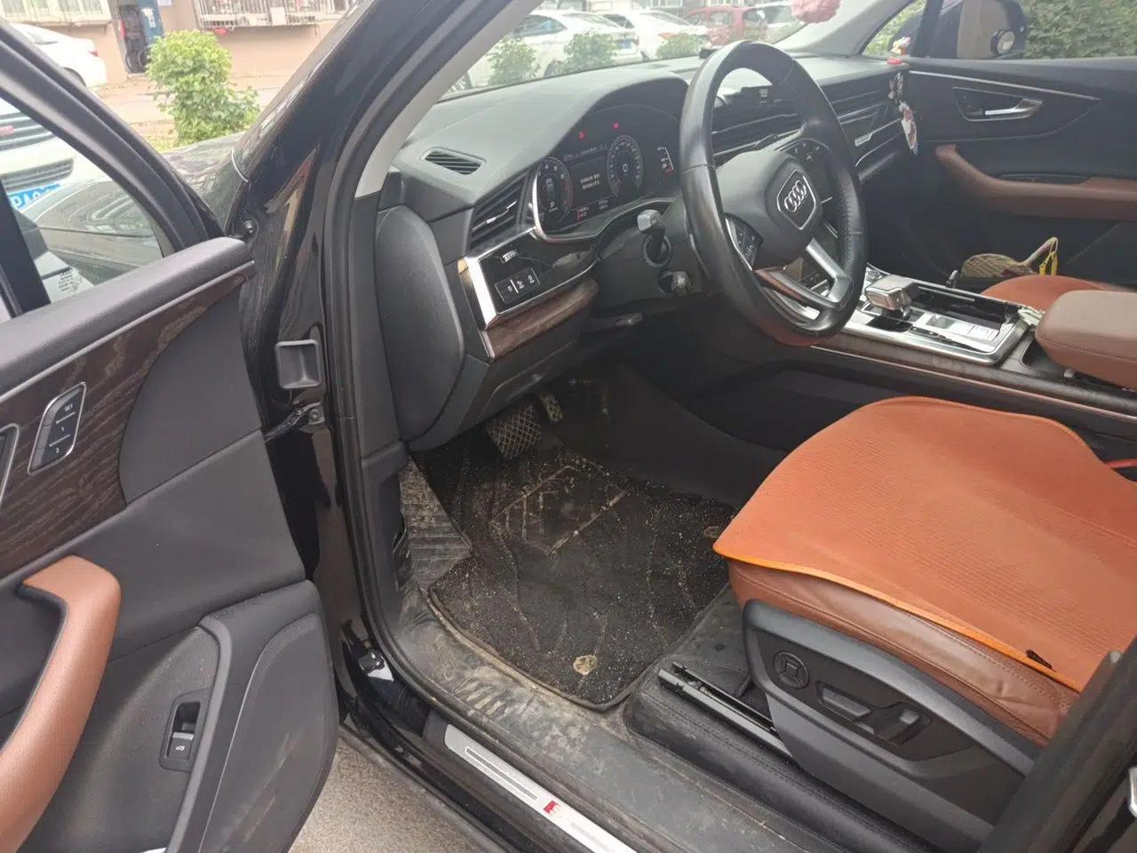 Audi Q7 2020 55 TFSI quattro S line sports model — миниатюра 16