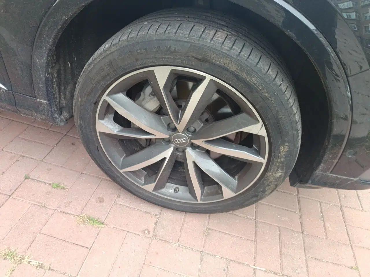 Audi Q7 2020 55 TFSI quattro S line sports model — миниатюра 8
