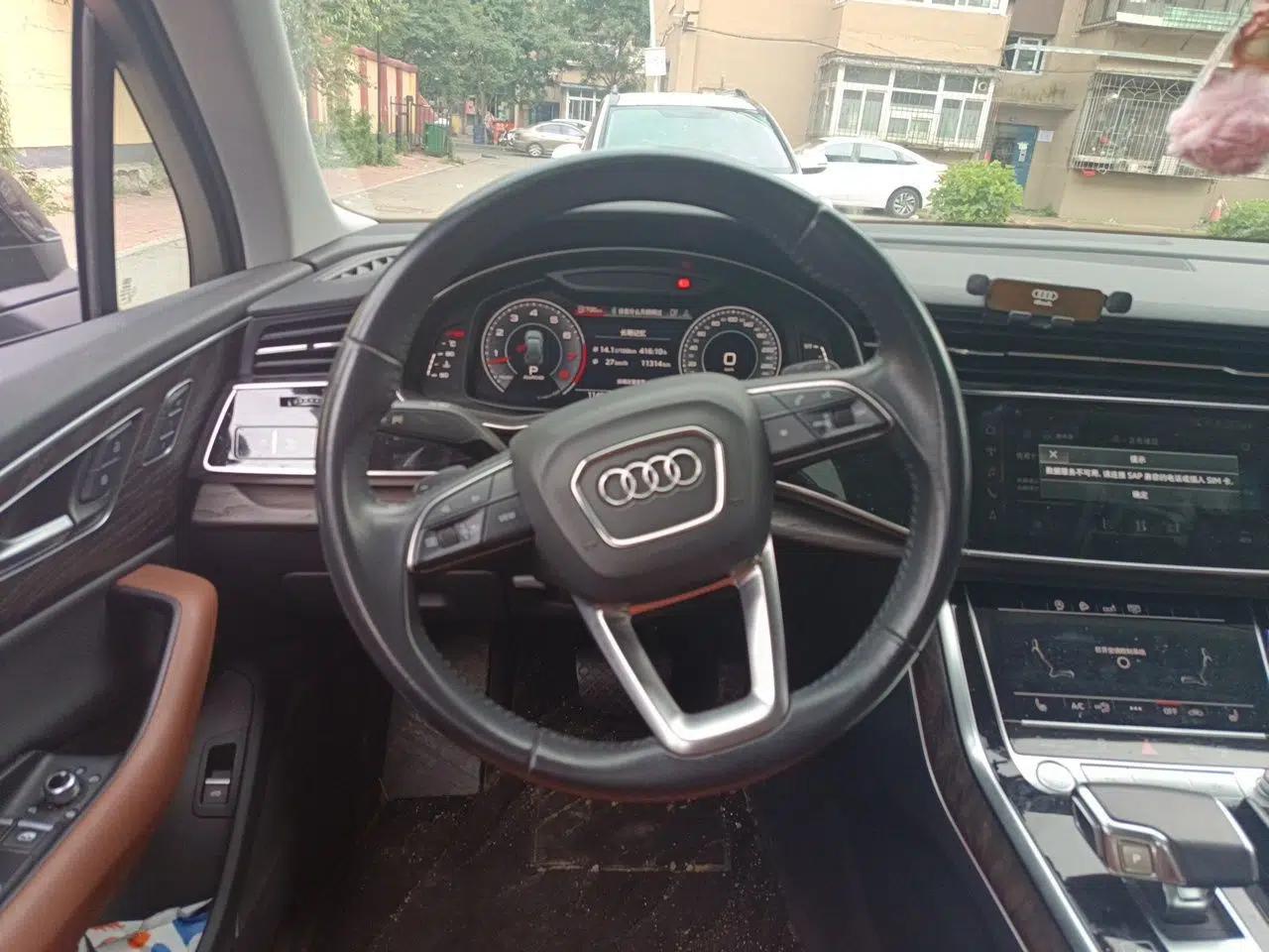 Audi Q7 2020 55 TFSI quattro S line sports model — миниатюра 10