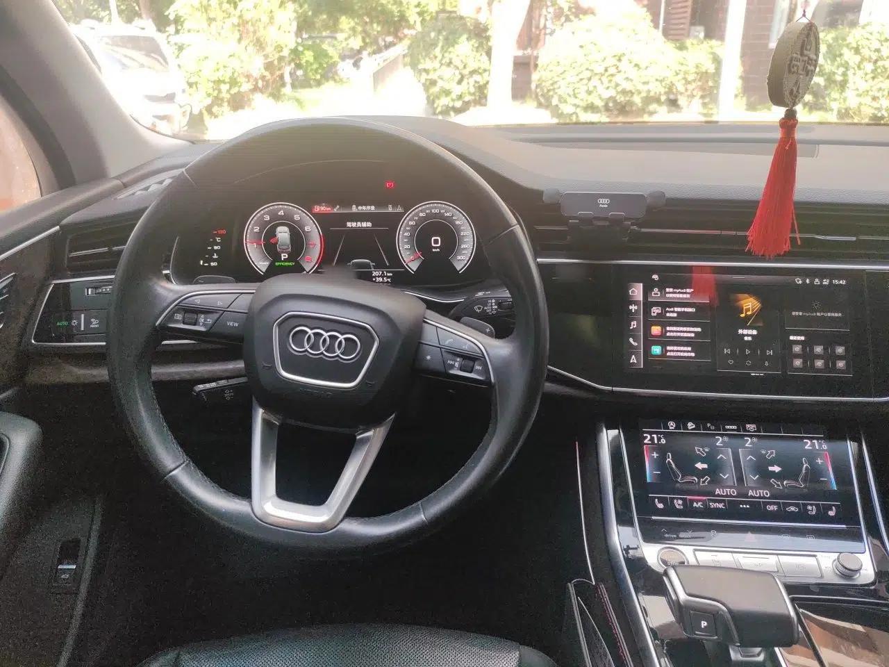 Audi Q7 2021 55 TFSI quattro S line Sport model — миниатюра 10
