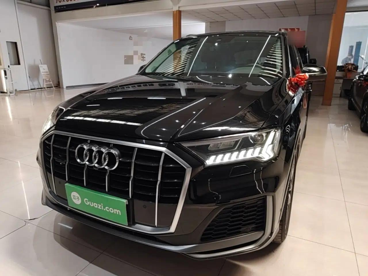 Audi Q7 2022 55 TFSI quattro S line Sport model — миниатюра 1